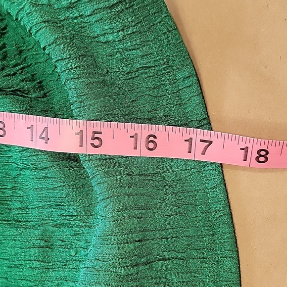 Kelly Green Size M Pleated Texture Sleeveless Camisole Cami Tank Top, Like New - Picture 10 of 13